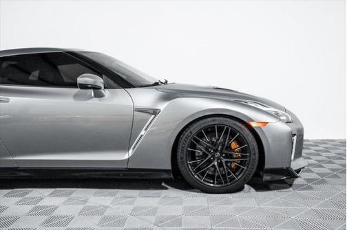 2021 Nissan GT-R Premium Dual-clutch 6-Speed Transmission