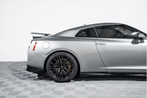 2021 Nissan GT-R Premium Dual-clutch 6-Speed Transmission