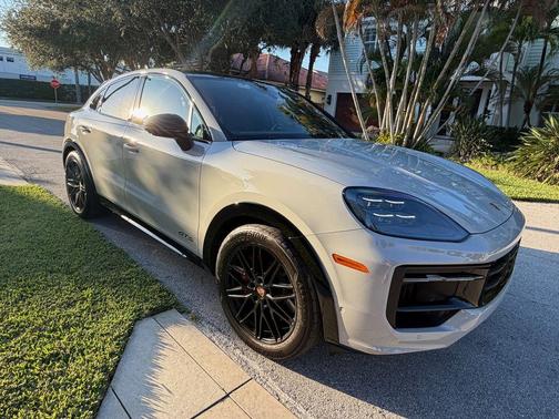 2025 Porsche Cayenne GTS