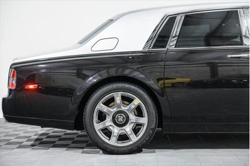 2016 Rolls-Royce Phantom Base