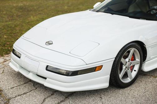 Arctic White 1995 Chevrolet Corvette Base