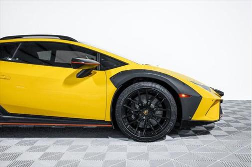 2023 Lamborghini Huracan Sterrato Base