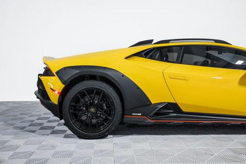 2023 Lamborghini Huracan Sterrato Base