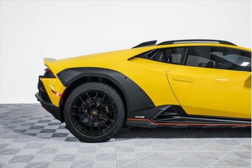 2023 Lamborghini Huracan Sterrato Base