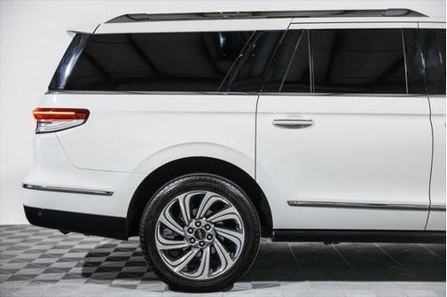 2023 Lincoln Navigator Reserve
