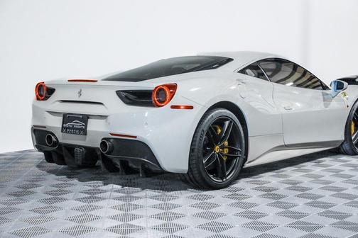 2016 Ferrari 488 GTB Base