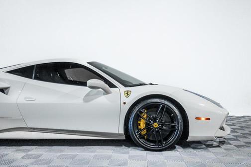 2016 Ferrari 488 GTB Base