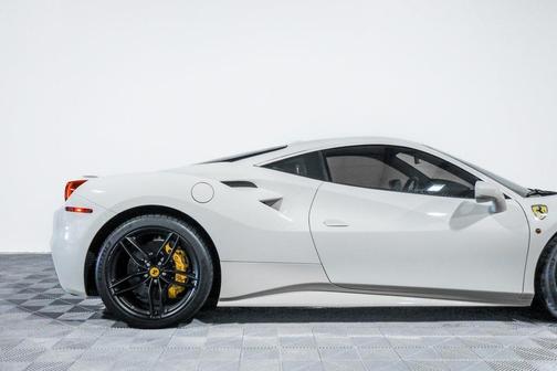 2016 Ferrari 488 GTB Base