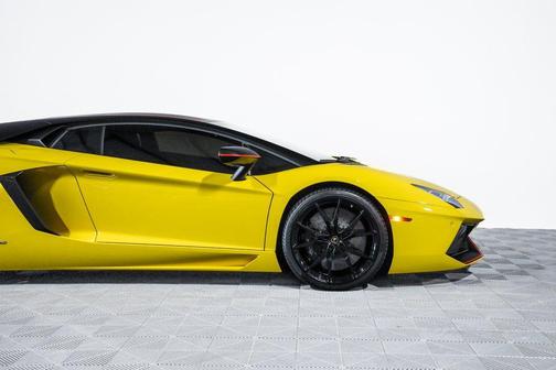 2016 Lamborghini Aventador LP700-4