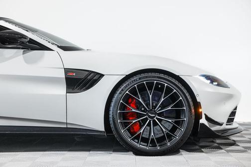 Lunar White Satin 2023 Aston Martin Vantage F1 Edition