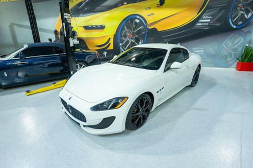 White 2014 Maserati GranTurismo Sport