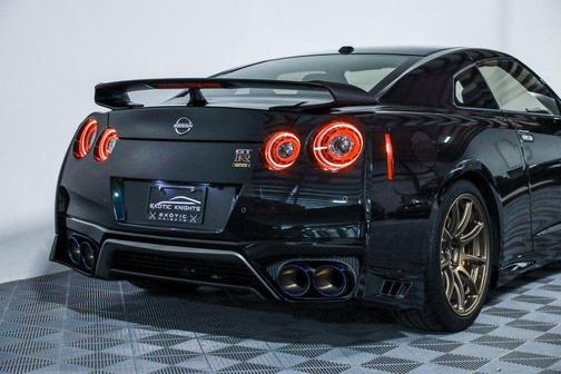 2021 Nissan GT-R T-spec Dual-clutch 6-Speed Transmission