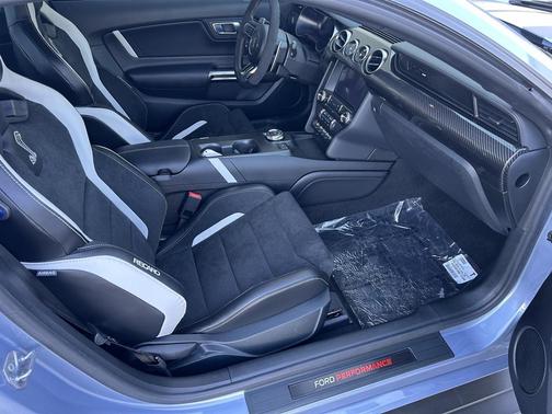 2022 Ford Shelby GT500 Base