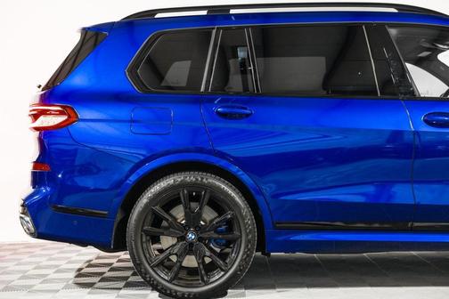 2025 BMW X7 M60i