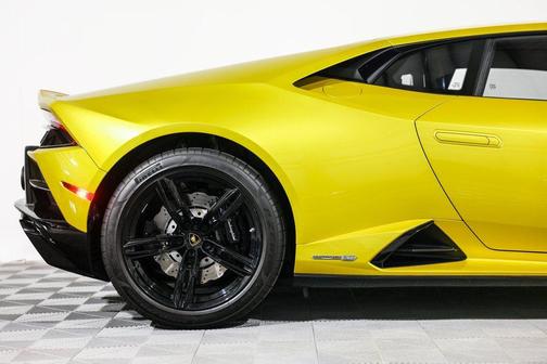 2020 Lamborghini Huracan EVO Base