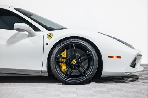 2017 Ferrari 488 Spider Base