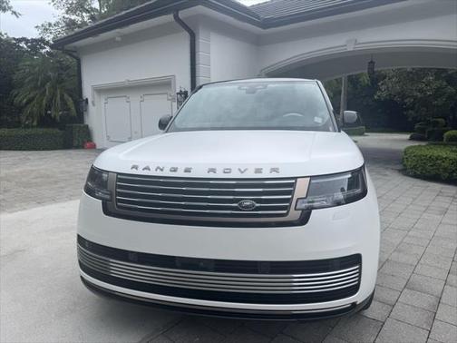 2025 Land Rover Range Rover P615 SV