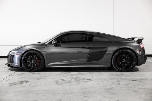 Photo 4 of 29 of 2018 Audi R8 5.2 quattro Plus
