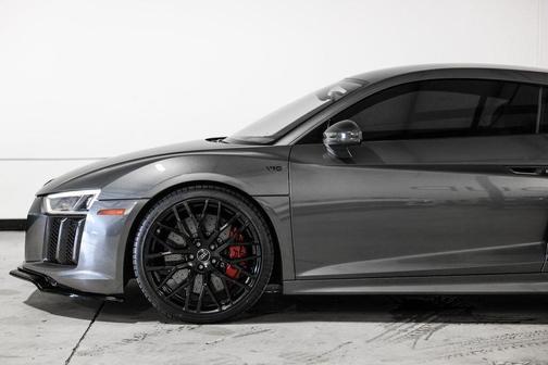 Photo 5 of 29 of 2018 Audi R8 5.2 quattro Plus