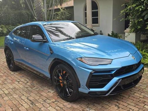 2022 Lamborghini Urus Pearl Capsule