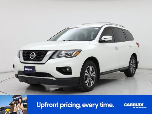 White 2017 Nissan Pathfinder SV