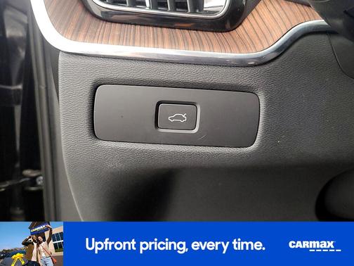 2023 Volvo XC60 B5 Plus Dark Theme