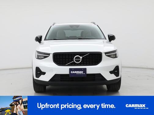 2023 Volvo XC40 B5 Ultimate Dark Theme