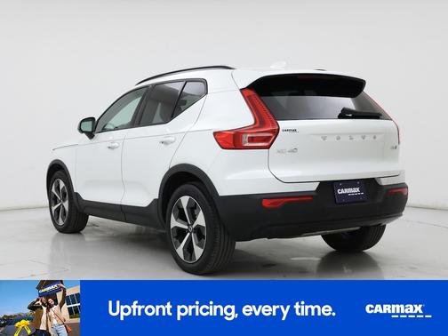2023 Volvo XC40 B5 Ultimate Dark Theme
