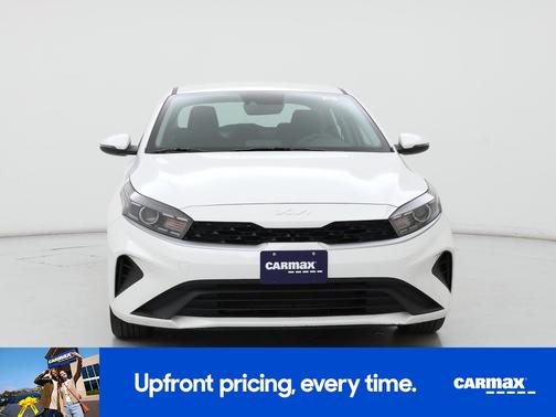 White 2023 Kia Forte LXS