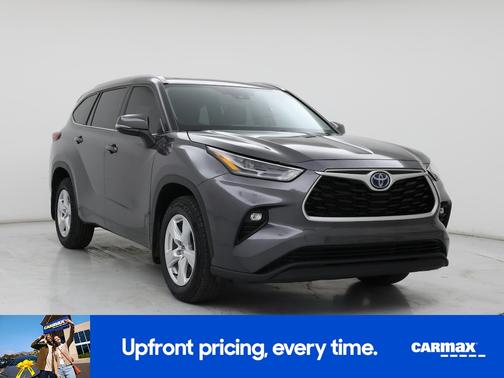 Gray 2022 Toyota Highlander Hybrid XLE