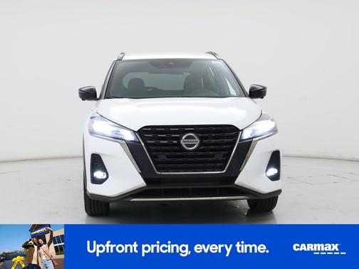 White 2021 Nissan Kicks SR