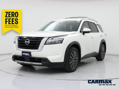 White 2024 Nissan Pathfinder SL
