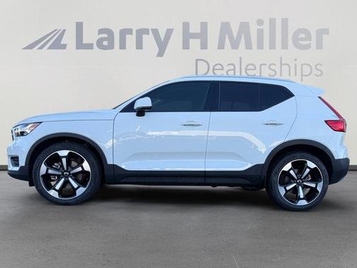 2020 Volvo XC40 T4 Momentum