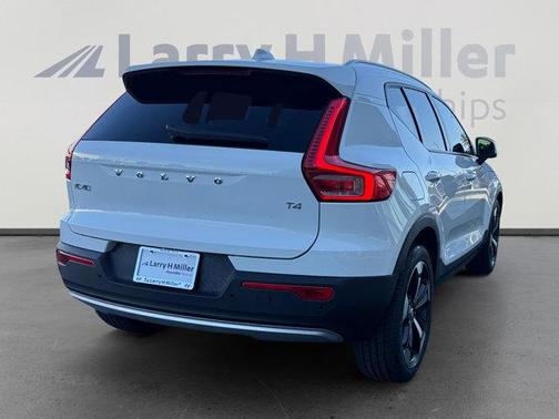 2020 Volvo XC40 T4 Momentum