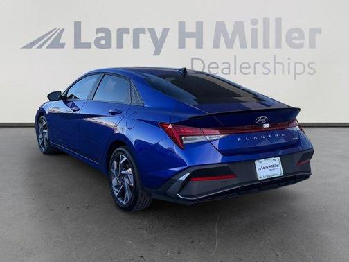 2025 Hyundai ELANTRA HEV SEL