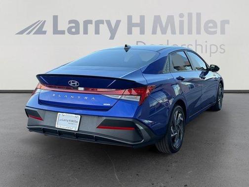 2025 Hyundai ELANTRA HEV SEL