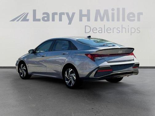 2025 Hyundai ELANTRA HEV SEL Sport