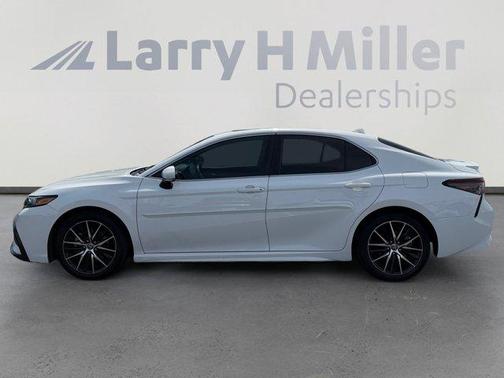 White 2021 Toyota Camry SE