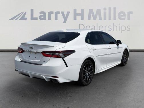 White 2021 Toyota Camry SE