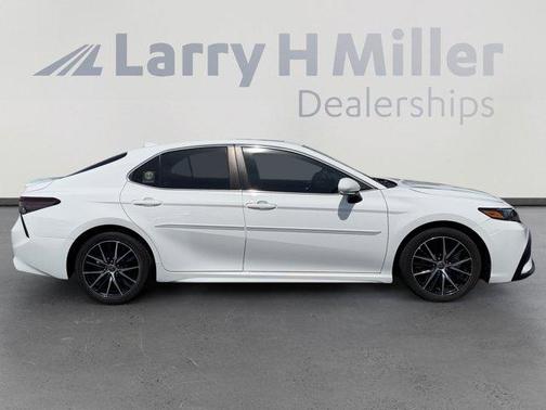 White 2021 Toyota Camry SE