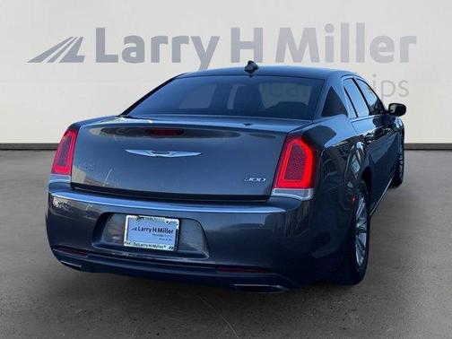 2016 Chrysler 300 Limited