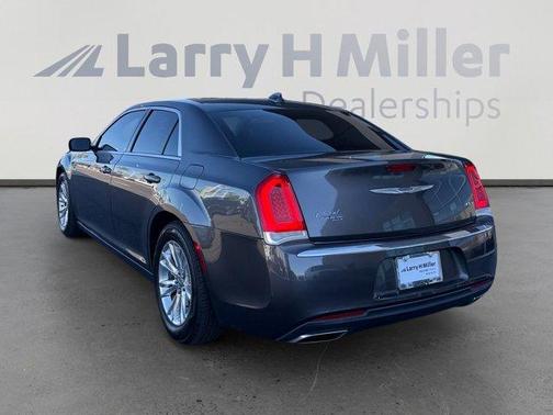 2016 Chrysler 300 Limited