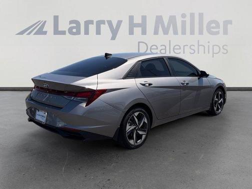 Metal 2023 Hyundai ELANTRA SEL