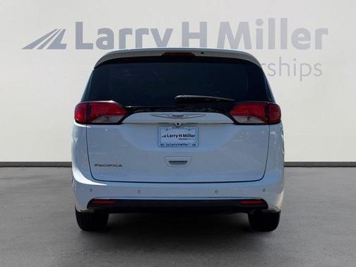 2020 Chrysler Pacifica Touring-L