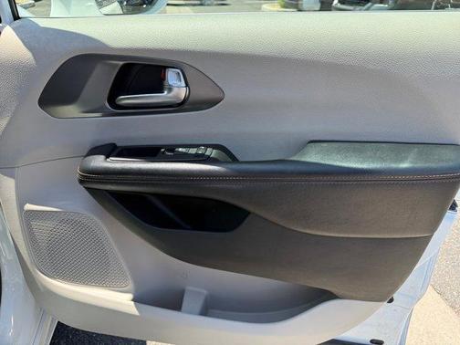 2020 Chrysler Pacifica Touring-L