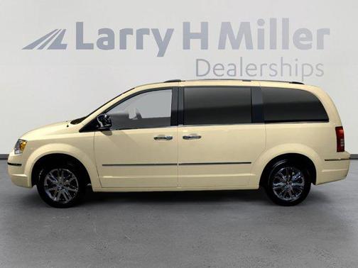 2010 Chrysler Town & Country Touring