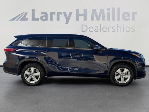 2022 Toyota Highlander LE