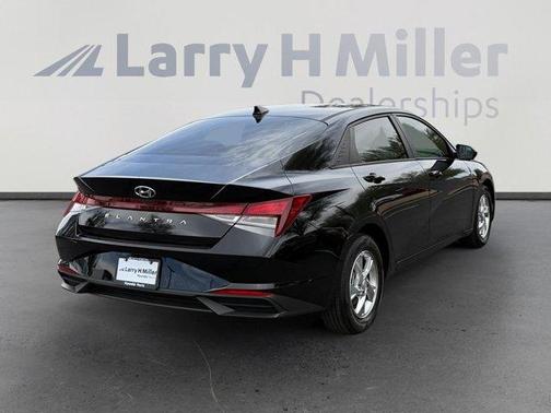 2023 Hyundai ELANTRA SE