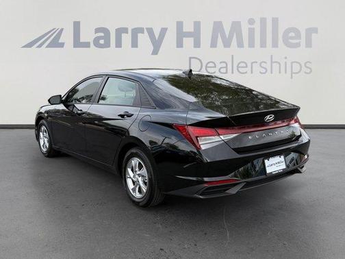 2023 Hyundai ELANTRA SE