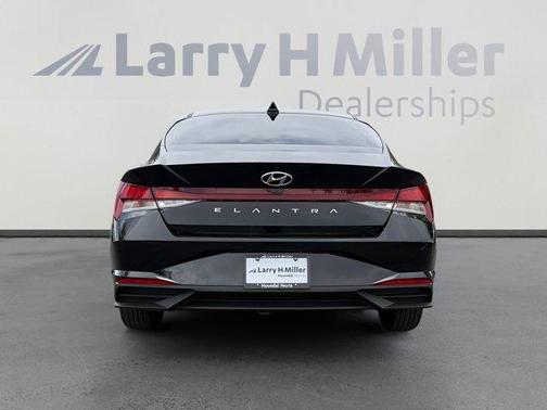 2023 Hyundai ELANTRA SE